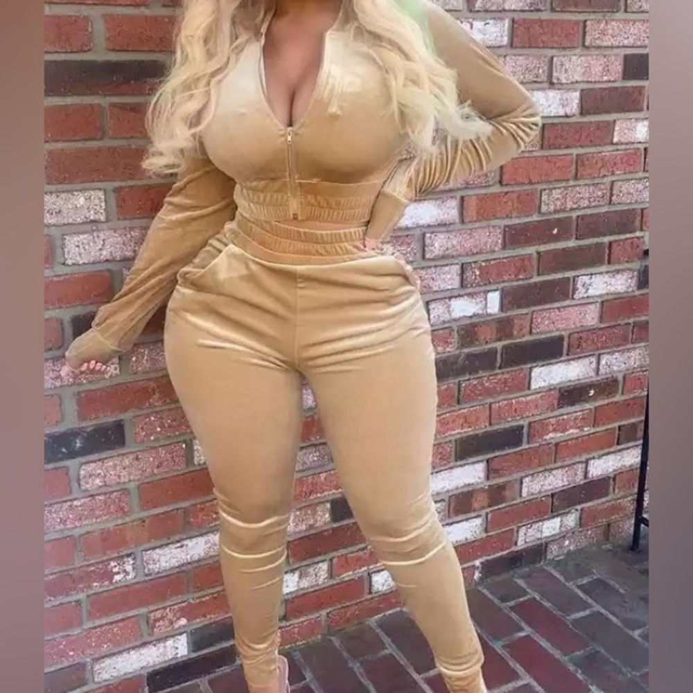 Women's Camel Velour High-Waist Jogger Set